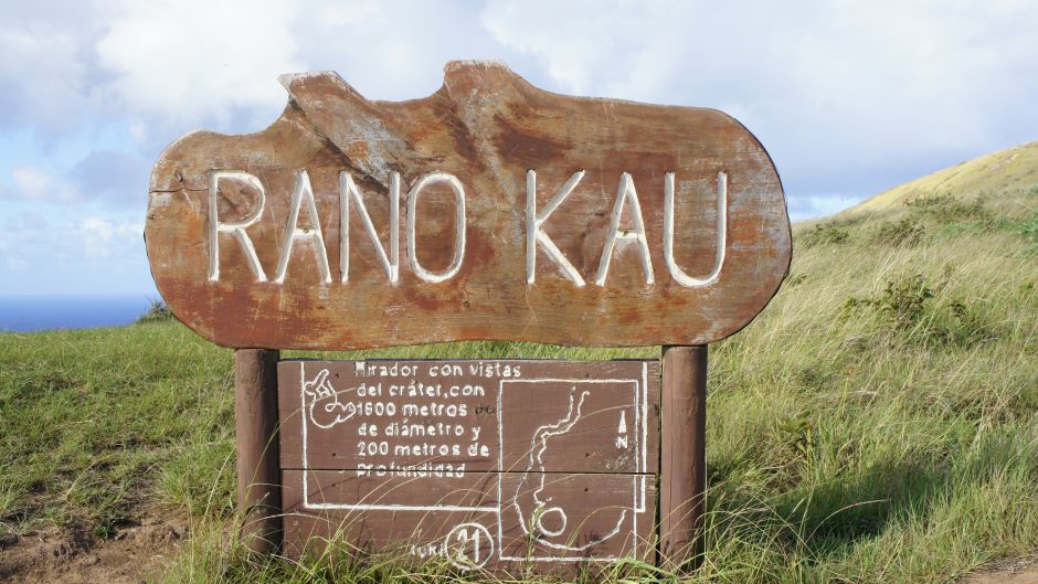 TREKKING THE VOLCANO RANO KAO, Easter Island, CHILE