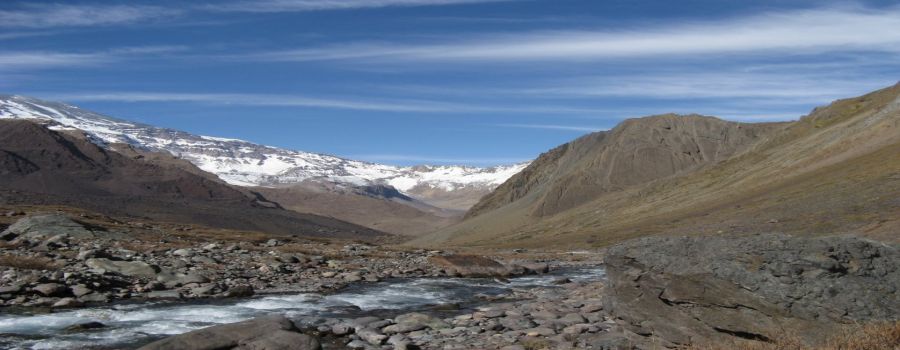 The Valley of the Sands is at the end of the Maipo caisson, very close to the border with Argentina. It is located at 2500 meters above sea level and is surrounded by mountains San Jose de Maipo, CHILE