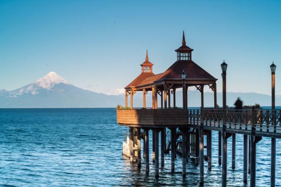 El lago Llanquihue corresponde al segundo mayor lago de Chile tras el lago General Carrera, con una extensi�n de 860 km�. Puerto Varas, CHILE