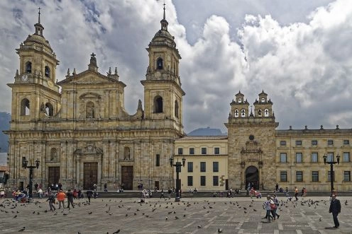 Bolivar Square, 