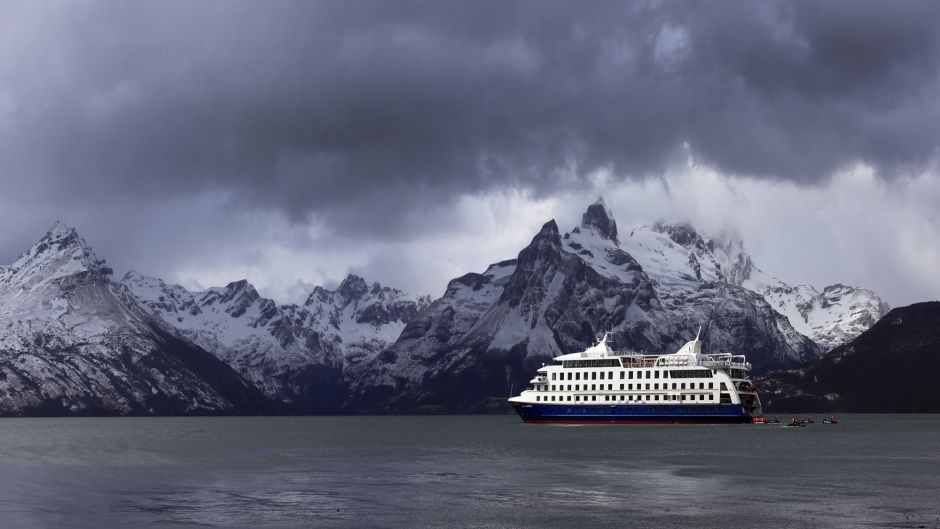 AUSTRALIS CRUISER // PUNTA ARENAS - USHUAIA, , 