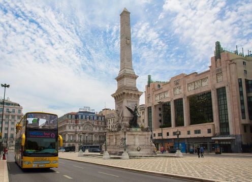 Excursion with free stops in Lisbon, by tram and bus, with river cruise. Lisbon, PORTUGAL