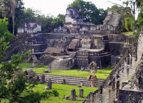 Visit to Tikal with airplanes included, 