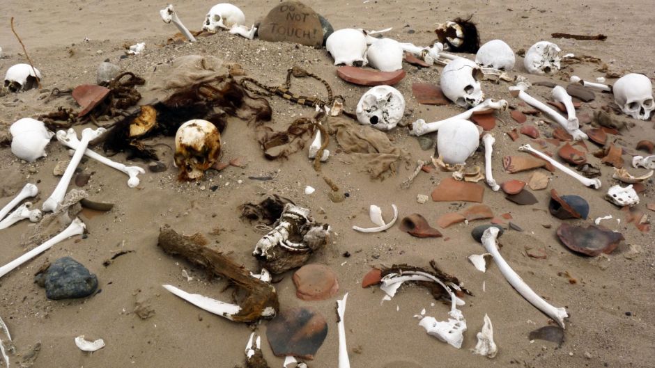 CHAUCHILLA CEMETERY GOLD AND CERAMIC ARTISAN PROCESS, Nazca, PERU