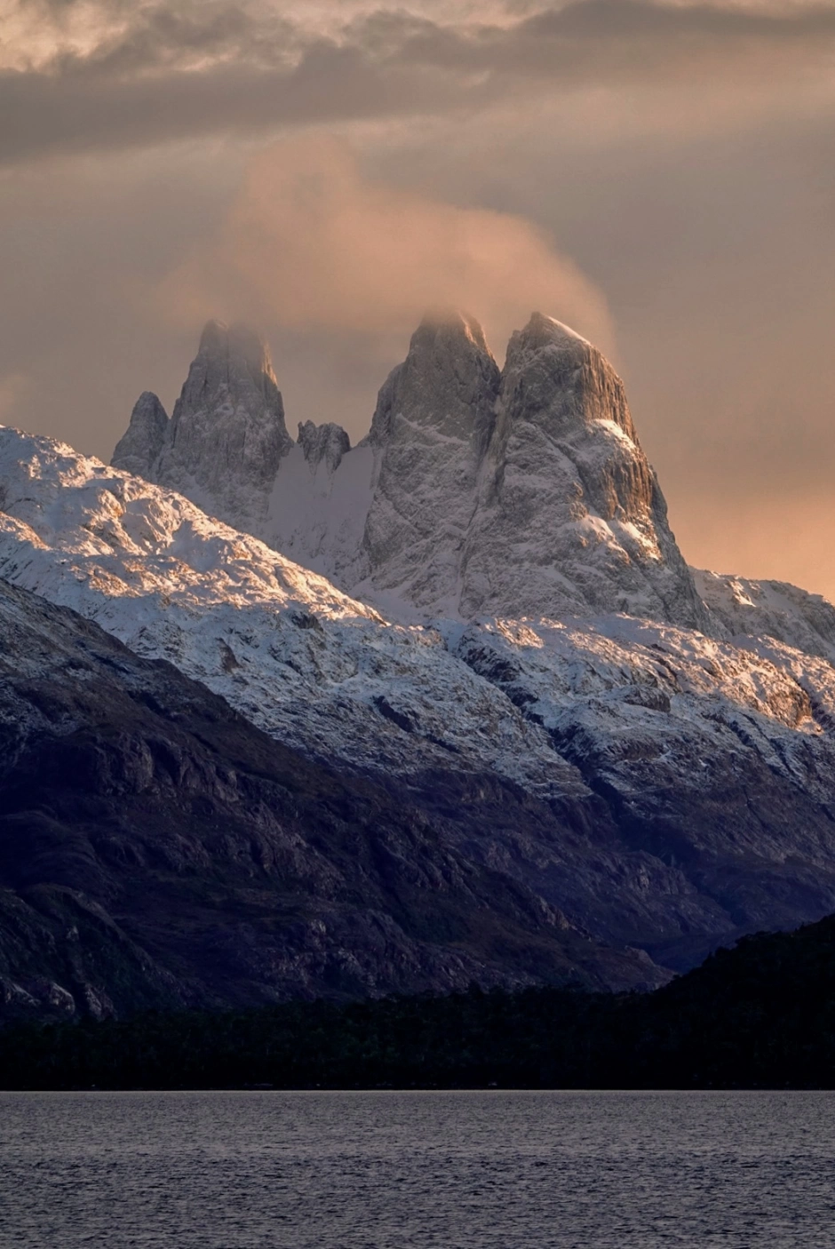 MOUNTAIN FJORD NAVIGATION, Puerto Natales, CHILE