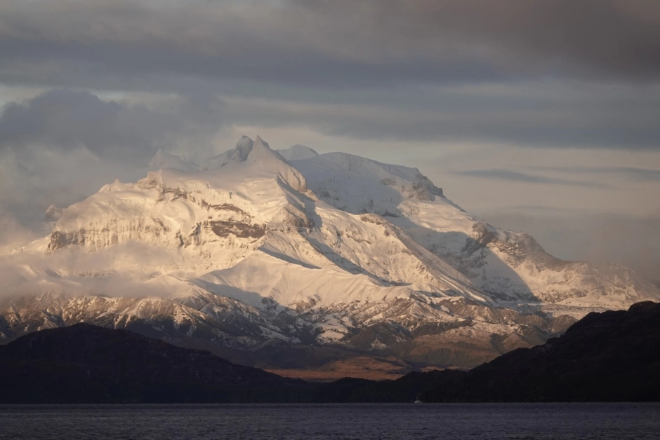 MOUNTAIN FJORD NAVIGATION, Puerto Natales, CHILE