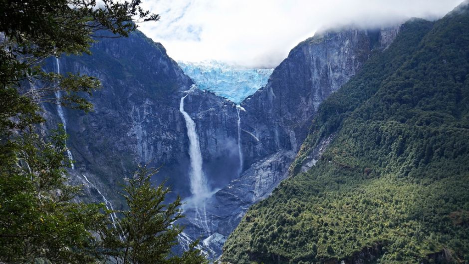 Queulat Hanging Glacier , Coyhaique, CHILE