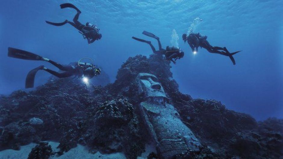 DIVING - INITIATIONBAPTISM ON EASTER ISLAND, Easter Island, CHILE