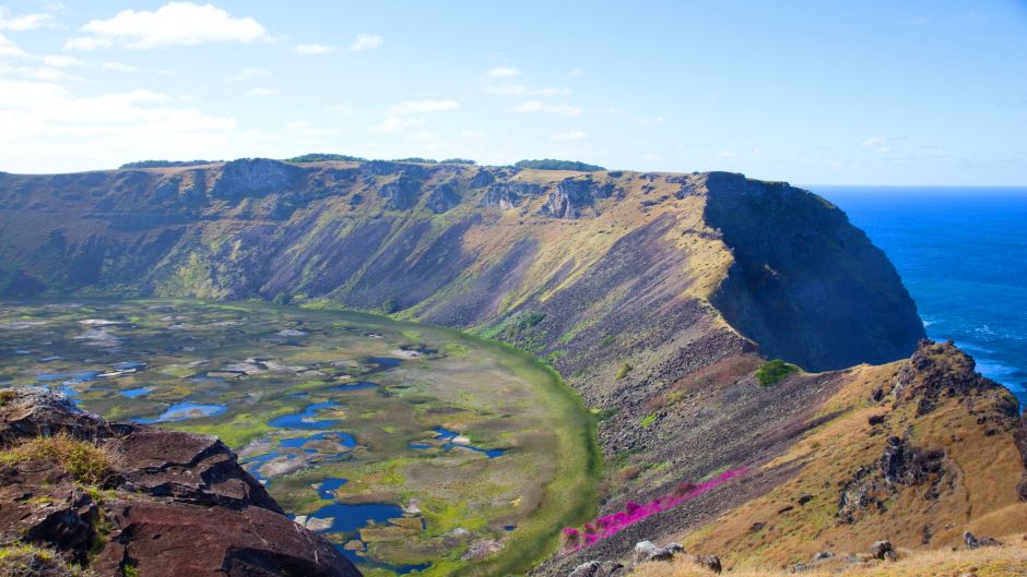 TREKKING THE VOLCANO RANO KAO, Easter Island, CHILE