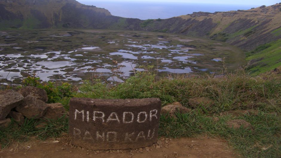 TREKKING THE VOLCANO RANO KAO, Easter Island, CHILE